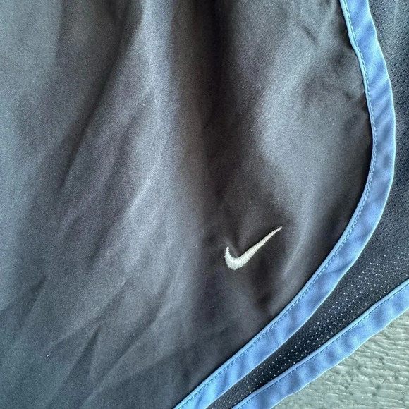 Women’s Medium Nike Shorts Exercise Athletic Running Gym Training Workout - Picture 5 of 7